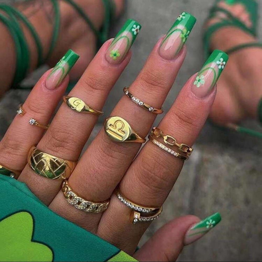 (✨3 for $17) 24pc Green flower Coffin False (fake) nails!